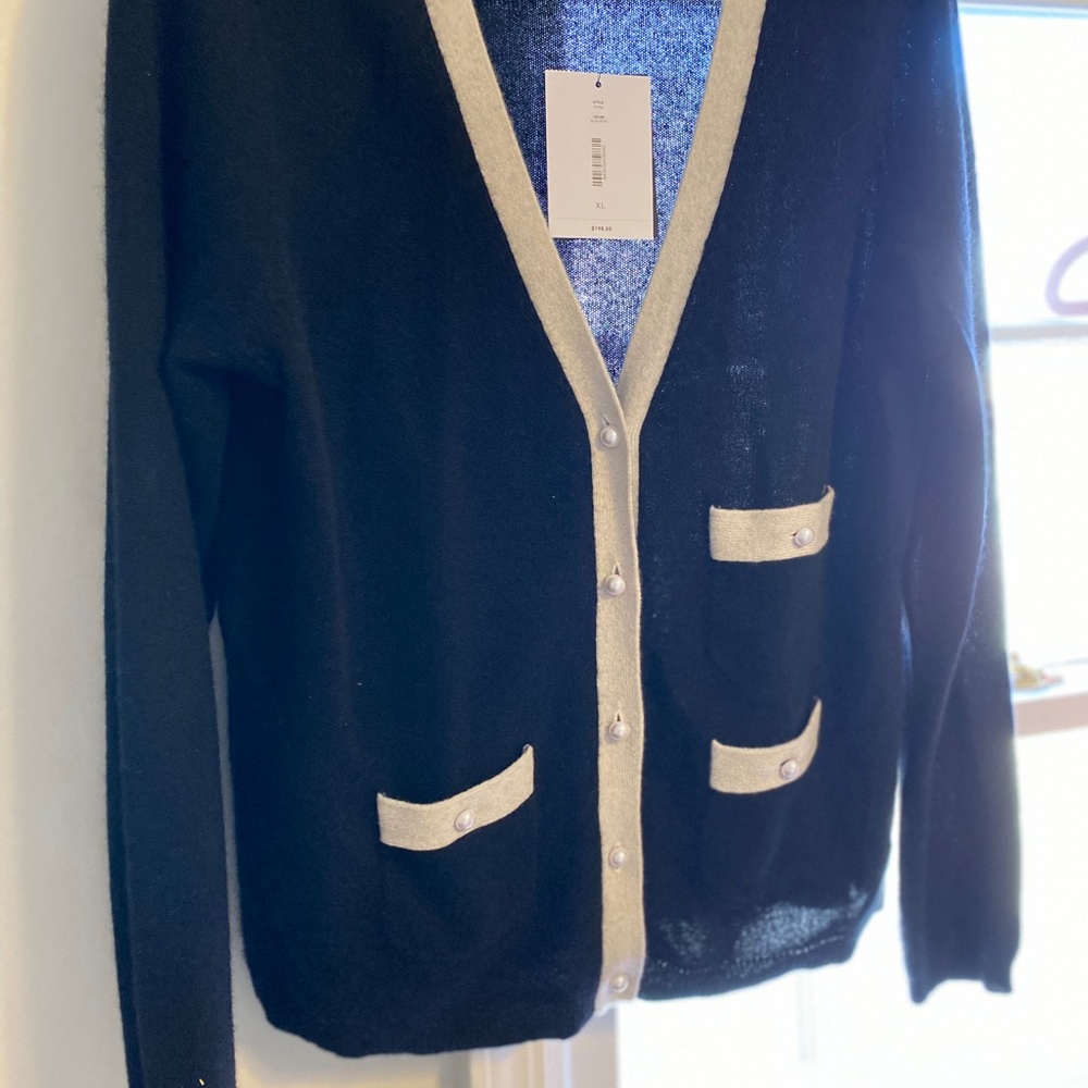NWT C Bloomingdale’s Cashmere Button-down Sweater.